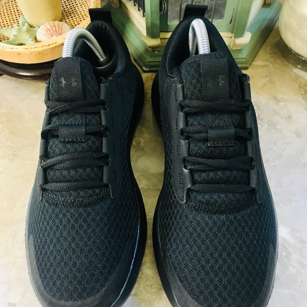 NEW IN BOX Under Armour Mens UA Victory Lightweight Training Shoes Size 8.5 US